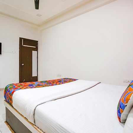 OYO 60908 Hotel Sai Lodging Deolāli Esterno foto